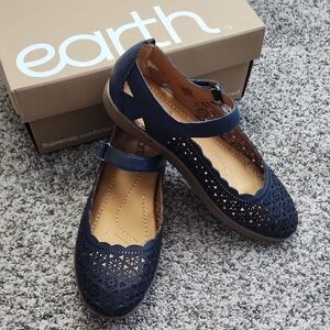 Earth Navy Cutout Flats 7.5